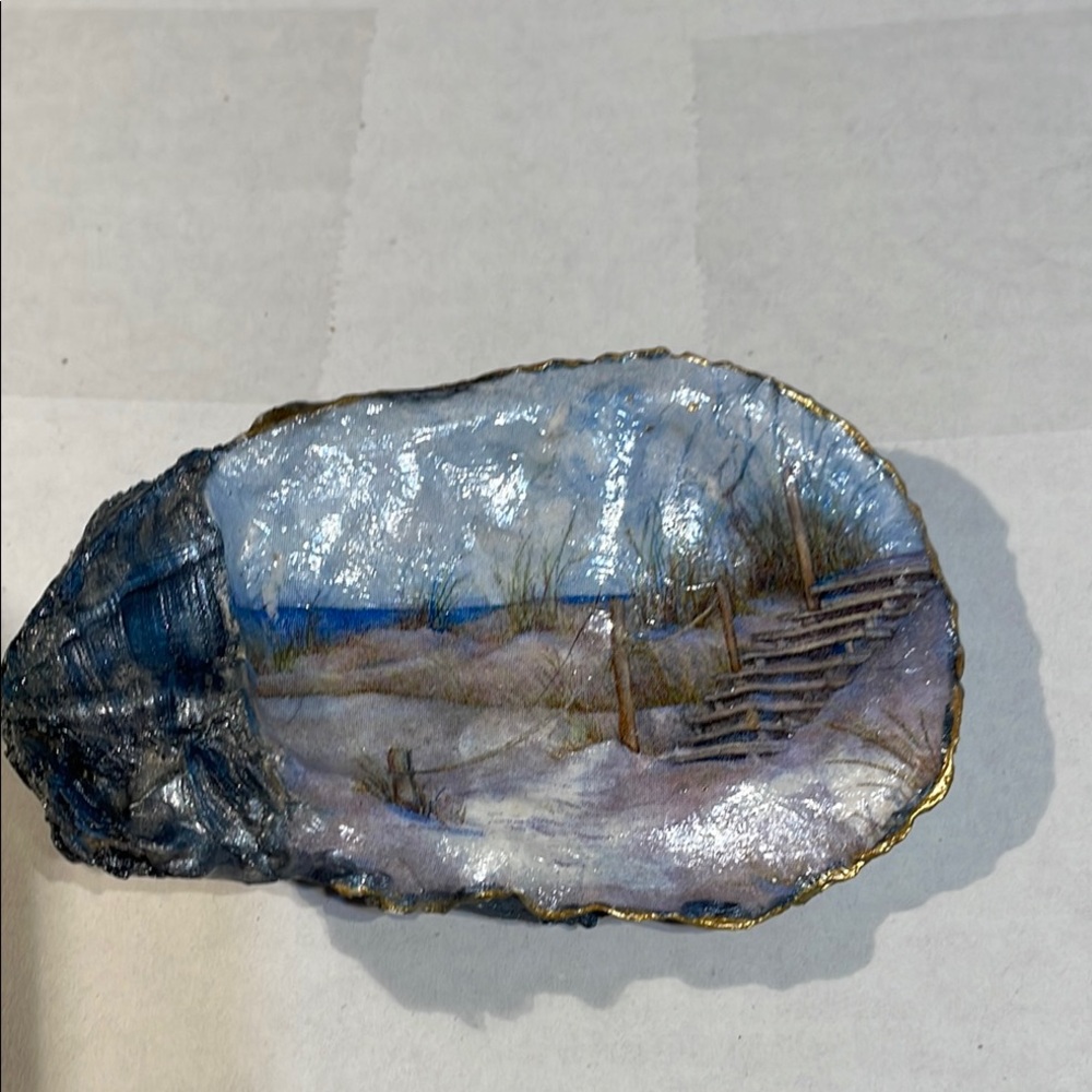 Beach scene oyster. Handmade.